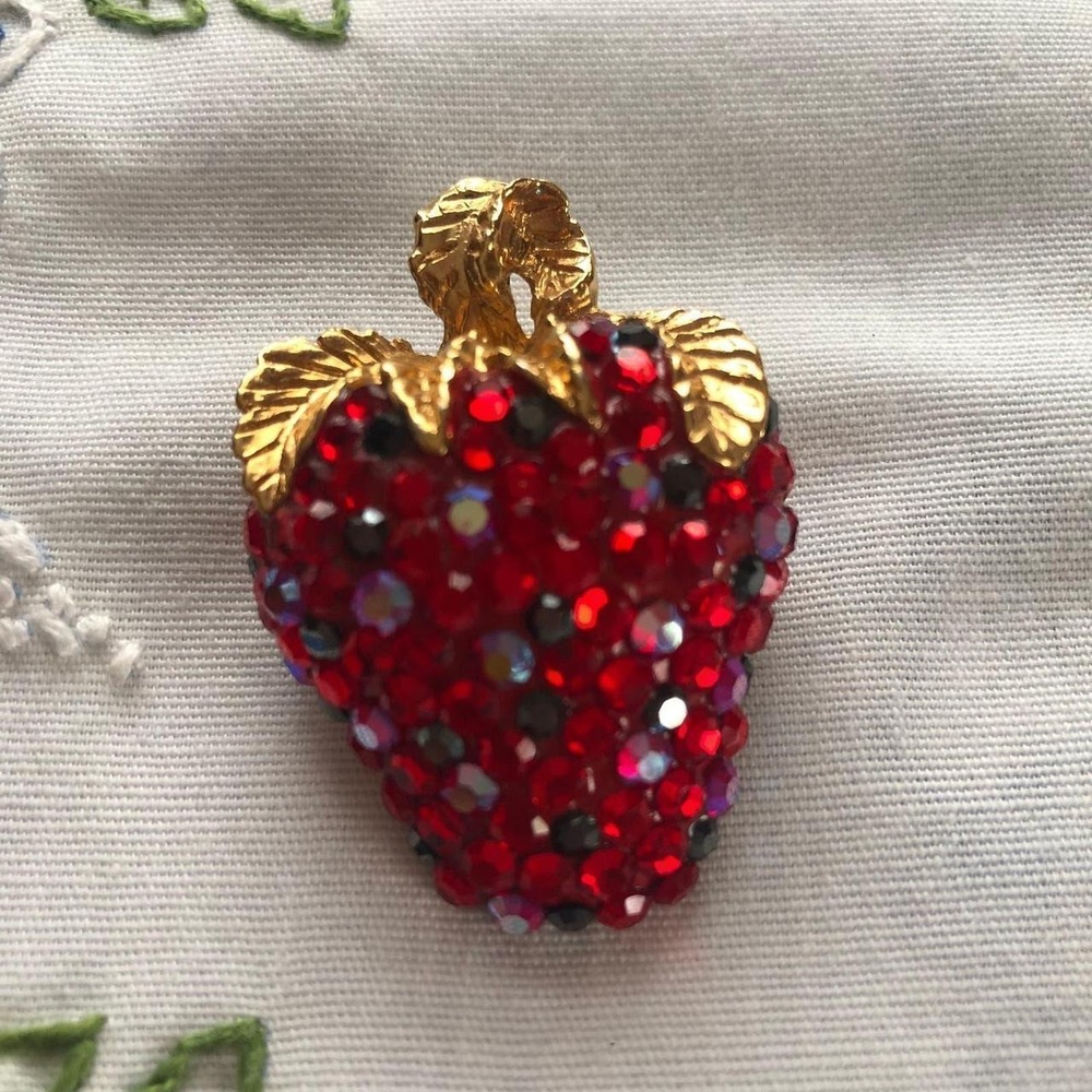 Suzanne Bjontegard Signed VIntage Strawberry‎ Crystal Crusted Brooch Pin